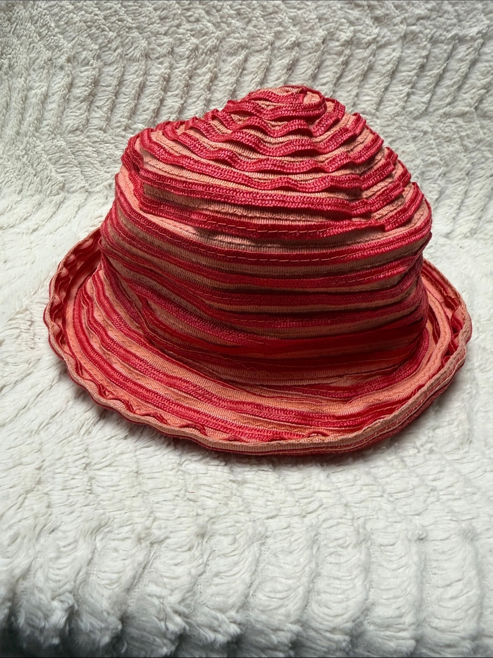 Armani Exchange Stylish Vintage pink bucket hat one size